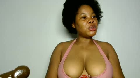 Snapshot of domina_veloura27 chatting on 17, 6, 2026 laura online show from 17, 6, 2026