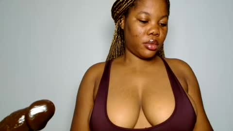 Snapshot of domina_veloura27 chatting on 12, 7, 2026 laura online show from 12, 7, 2026
