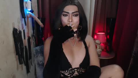 Snapshot of dominantrix_diannaxxx chatting on 14, 7, 2026 diana online show from 14, 7, 2026