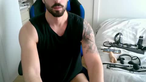 Snapshot of dominatedtitan chatting on 10, 5, 2026 DominatedTitan online show from 10, 5, 2026