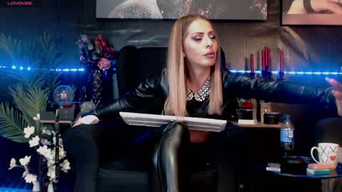 Snapshot of dominatrixeve chatting on 10, 1, 2025 Dominatrix Eve online show from 10, 1, 2025