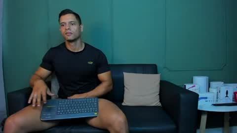 Snapshot of dominc_berry chatting on 4, 6, 2026 Dominc berry online show from 4, 6, 2026