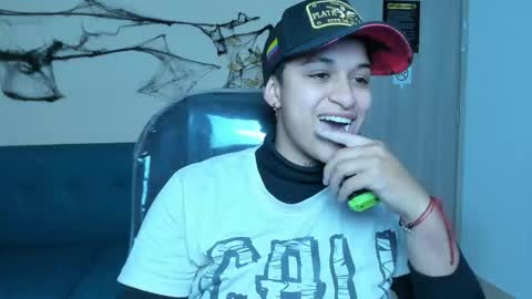 Snapshot of dominick_joness chatting on 21, 10, 2025 Dominick  online show from 21, 10, 2025