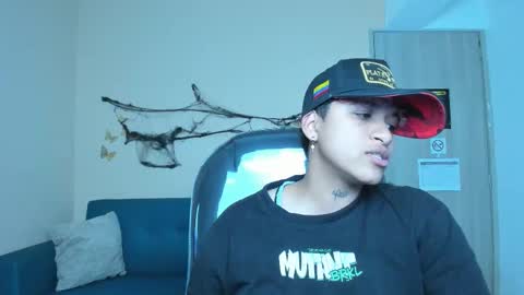 Snapshot of dominick_joness chatting on 28, 10, 2025 Dominick  online show from 28, 10, 2025