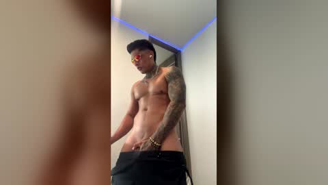 Snapshot of dominiofit chatting on 3, 5, 2026 Only fans Ronnie col---InstaRonniecolleman online show from 3, 5, 2026