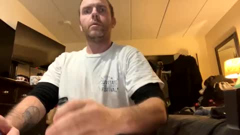 live online show from 28, 1, 2025