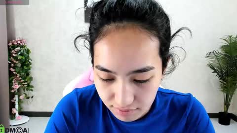 Aura online show from 12, 10, 2025