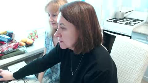 DonnaMagdalena online show from 11, 11, 2025