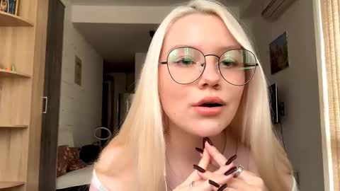 Snapshot of donnettakeblish chatting on 19, 10, 2025 Stella online show from 19, 10, 2025