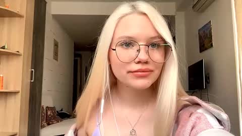 Snapshot of donnettakeblish chatting on 20, 10, 2025 Stella online show from 20, 10, 2025