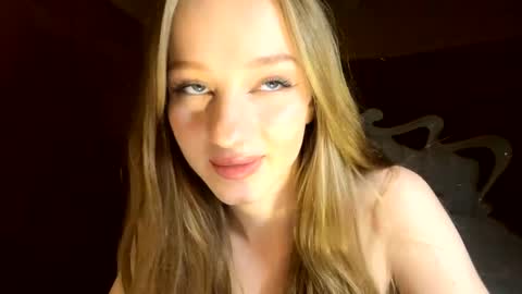 Snapshot of doreathagustave chatting on 18, 4, 2026 Anika online show from 18, 4, 2026