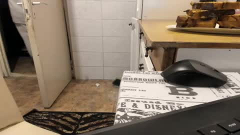 menu  below online show from 13, 4, 2026