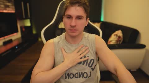 Snapshot of dorianreyes chatting on 2, 2, 2026 Dorian Reyes online show from 2, 2, 2026