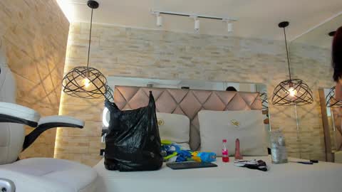  DOROTHY online show from 23, 1, 2025