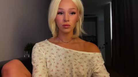 Snapshot of doublesees chatting on 1, 7, 2026 MOLLYYYY dont forget to give me a thumb up online show from 1, 7, 2026