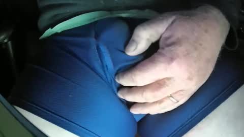 Snapshot of douoer chatting on 28, 2, 2025 doug online show from 28, 2, 2025