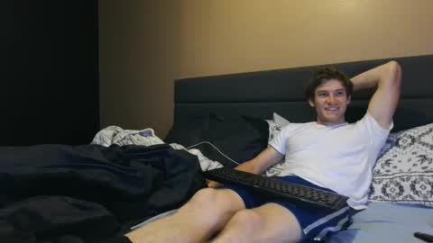 Snapshot of downforthemoney chatting on 8, 10, 2025 downforthemoney online show from 8, 10, 2025