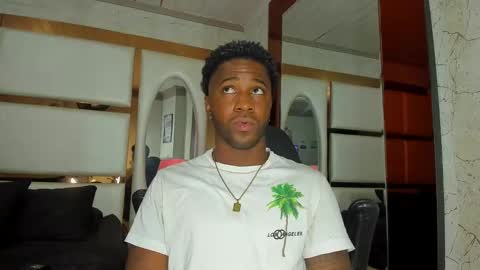 Snapshot of drake_nassir4 chatting on 2, 3, 2025 ---Drake--- online show from 2, 3, 2025