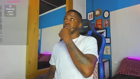 Snapshot of drake_nassir4 chatting on 10, 3, 2025 ---Drake--- online show from 10, 3, 2025