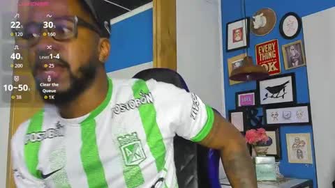 Snapshot of drake_nassir4 chatting on 23, 9, 2025 ---Drake--- online show from 23, 9, 2025