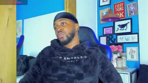 Snapshot of drake_nassir4 chatting on 1, 10, 2025 ---Drake--- online show from 1, 10, 2025
