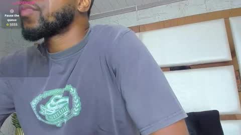 Snapshot of drake_nassir4 chatting on 3, 10, 2025 ---Drake--- online show from 3, 10, 2025