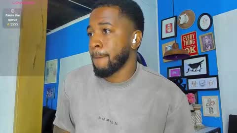 Snapshot of drake_nassir4 chatting on 6, 10, 2025 ---Drake--- online show from 6, 10, 2025