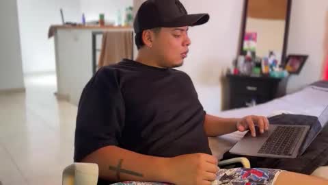 Snapshot of drakenn_ chatting on 6, 3, 2026 drakeeee online show from 6, 3, 2026