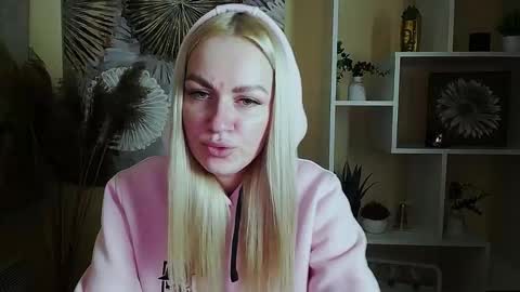 dream_dolly_ online show from 14, 10, 2025