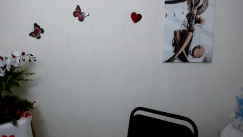Snapshot of dream_mari chatting on 6, 6, 2026 Mari online show from 6, 6, 2026
