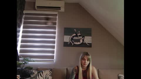 A girl online show from 17, 2, 2025