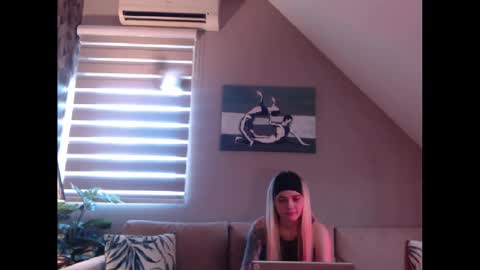 A girl online show from 21, 2, 2025