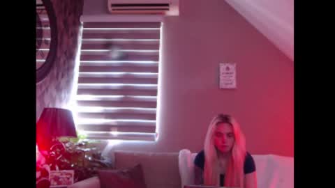 Snapshot of dreamcatcherfantasy chatting on 10, 7, 2026 A girl online show from 10, 7, 2026