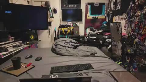 Snapshot of dreamer_xyz chatting on 1, 1, 2025 Dream Maker online show from 1, 1, 2025