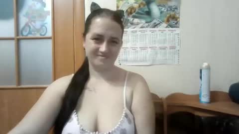 Snapshot of dreamiebelle chatting on 13, 11, 2025 dreamiebelle online show from 13, 11, 2025