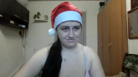Snapshot of dreamiebelle chatting on 19, 12, 2025 dreamiebelle online show from 19, 12, 2025