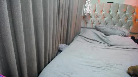 Snapshot of dreams_sophi chatting on 8, 6, 2026 Sophia online show from 8, 6, 2026