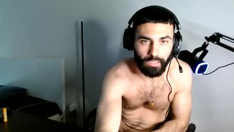 drewwho_ online show from 16, 4, 2026