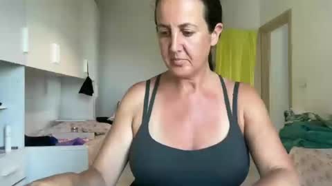 Snapshot of drresa chatting on 22, 6, 2026 Dr. Resa online show from 22, 6, 2026