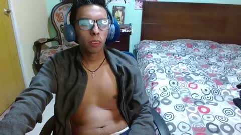 Snapshot of dtwink0310 chatting on 11, 11, 2025 David online show from 11, 11, 2025