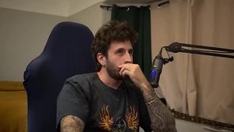 Snapshot of dukethedude chatting on 26, 10, 2025 Duke online show from 26, 10, 2025