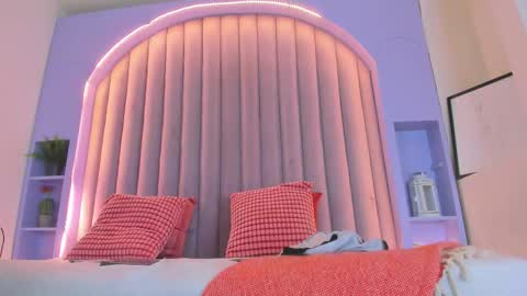 DULCE AURORA online show from 26, 11, 2025