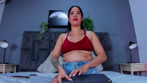 DULCE AURORA online show from 15, 12, 2025