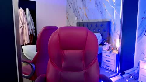 Abril Cruz online show from 18, 9, 2025