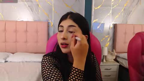 Abril Cruz online show from 17, 10, 2025