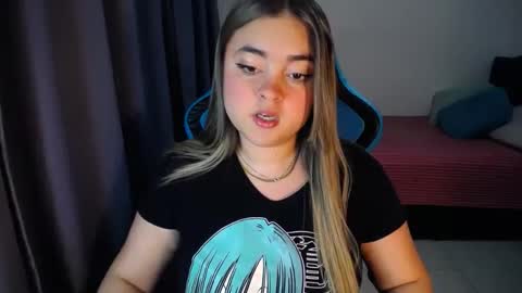 Snapshot of dumont_model chatting on 11, 1, 2025 Nicole   online show from 11, 1, 2025