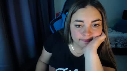 Snapshot of dumont_model chatting on 3, 2, 2025 Nicole   online show from 3, 2, 2025