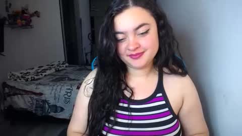 Snapshot of dumont_model chatting on 19, 9, 2025 Nicole   online show from 19, 9, 2025