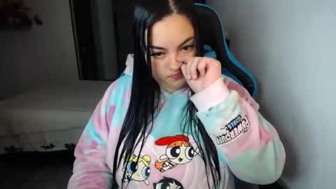 Snapshot of dumont_model chatting on 6, 10, 2025 Nicole   online show from 6, 10, 2025