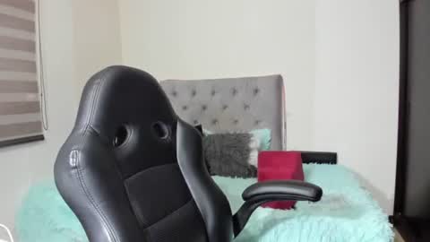 Snapshot of duqueza4you chatting on 8, 3, 2025 Katia online show from 8, 3, 2025